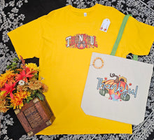 Load image into Gallery viewer, Kelly's "Thankful" Tee - Large
