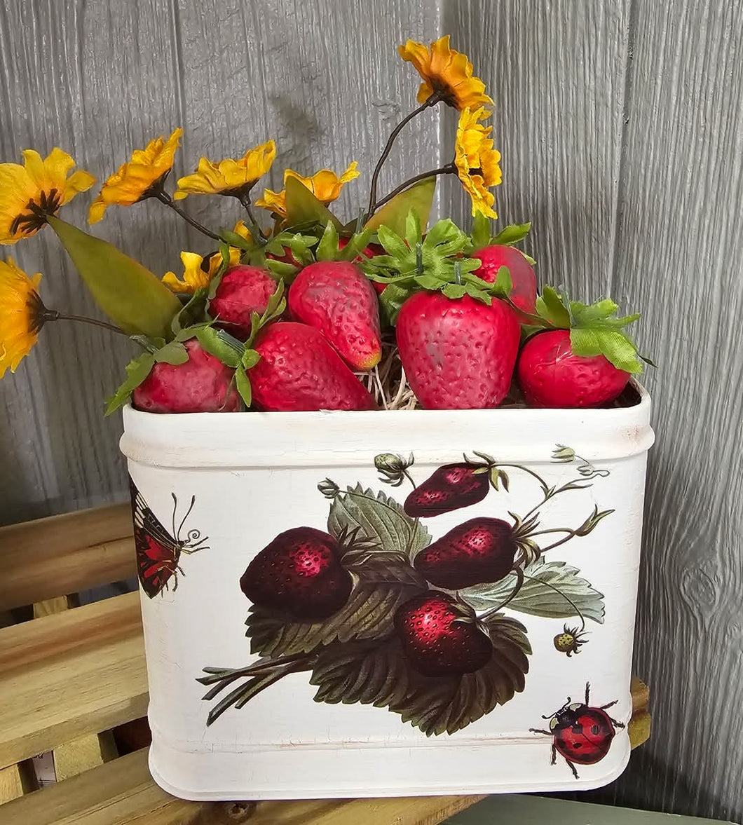 Grannie's Strawberry Tin Decor
