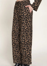 Load image into Gallery viewer, Diva Domesticate Pants
