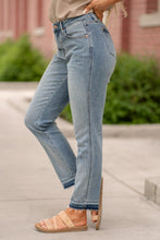Load image into Gallery viewer, Raw Edge Judy Blues - 16W
